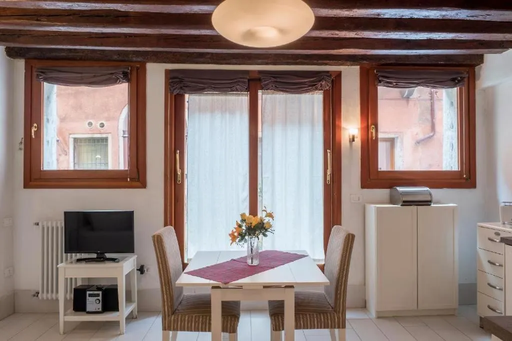Apartment Ca Molin By Venicevillas, Vista Canale